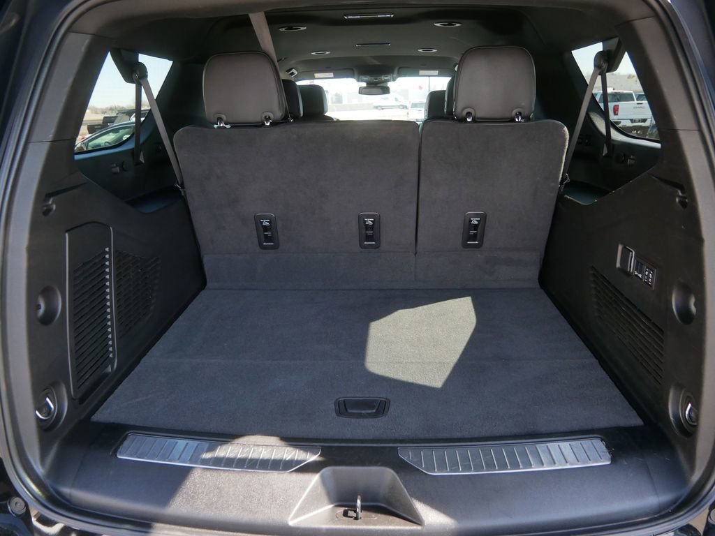 Used 2024 Chevrolet Suburban RST w/ Luxury Package AWD/4WD image 9