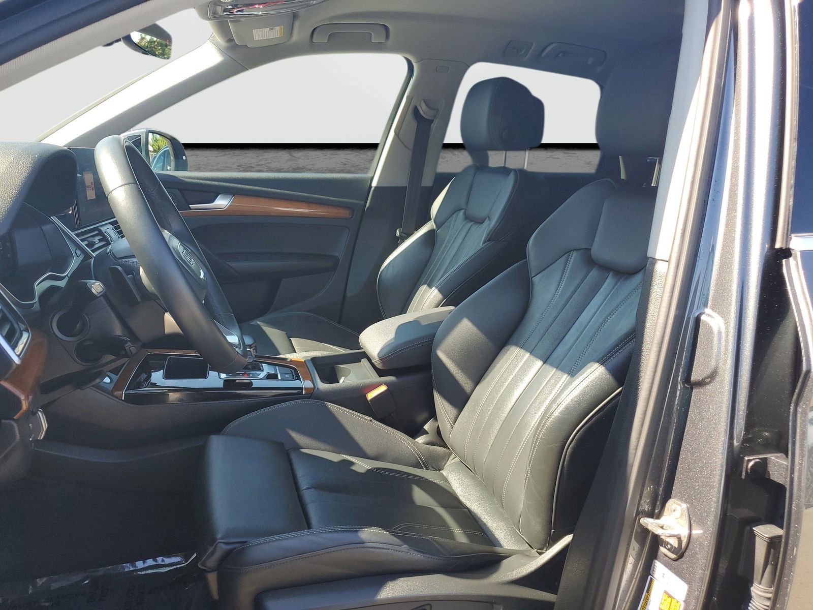 Used 2023 Audi Q5 e Premium w/ Convenience Package AWD/4WD image 18
