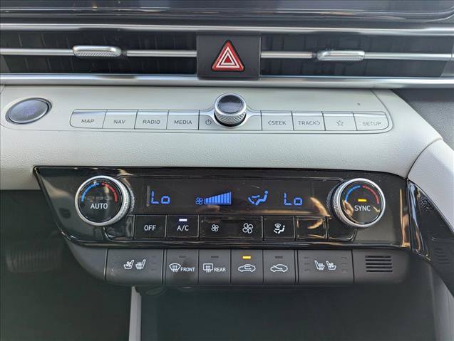 Certified 2025 Hyundai Elantra Limited FWD image 20