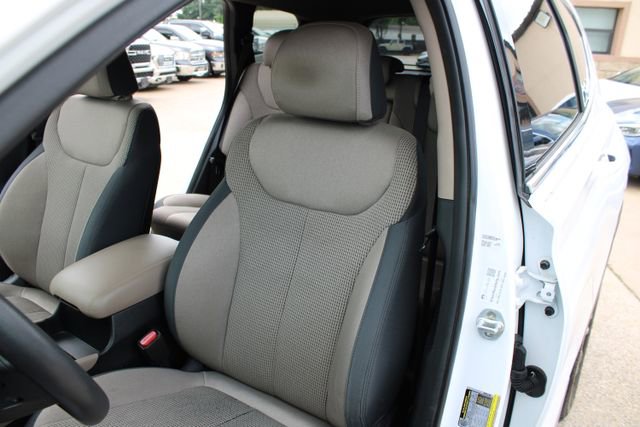 Used 2019 Hyundai Santa Fe SEL FWD image 14