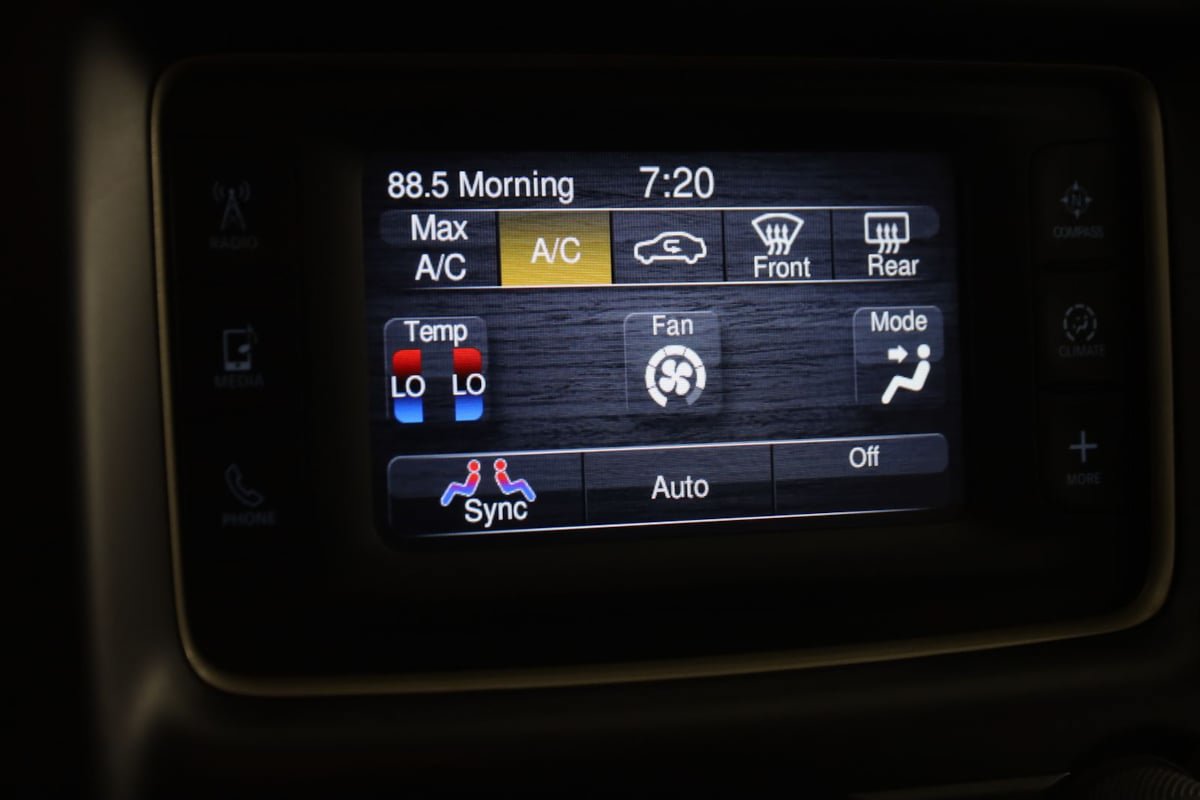 Used 2014 Jeep Grand Cherokee Laredo w/ Quick Order Package 23E AWD/4WD image 25