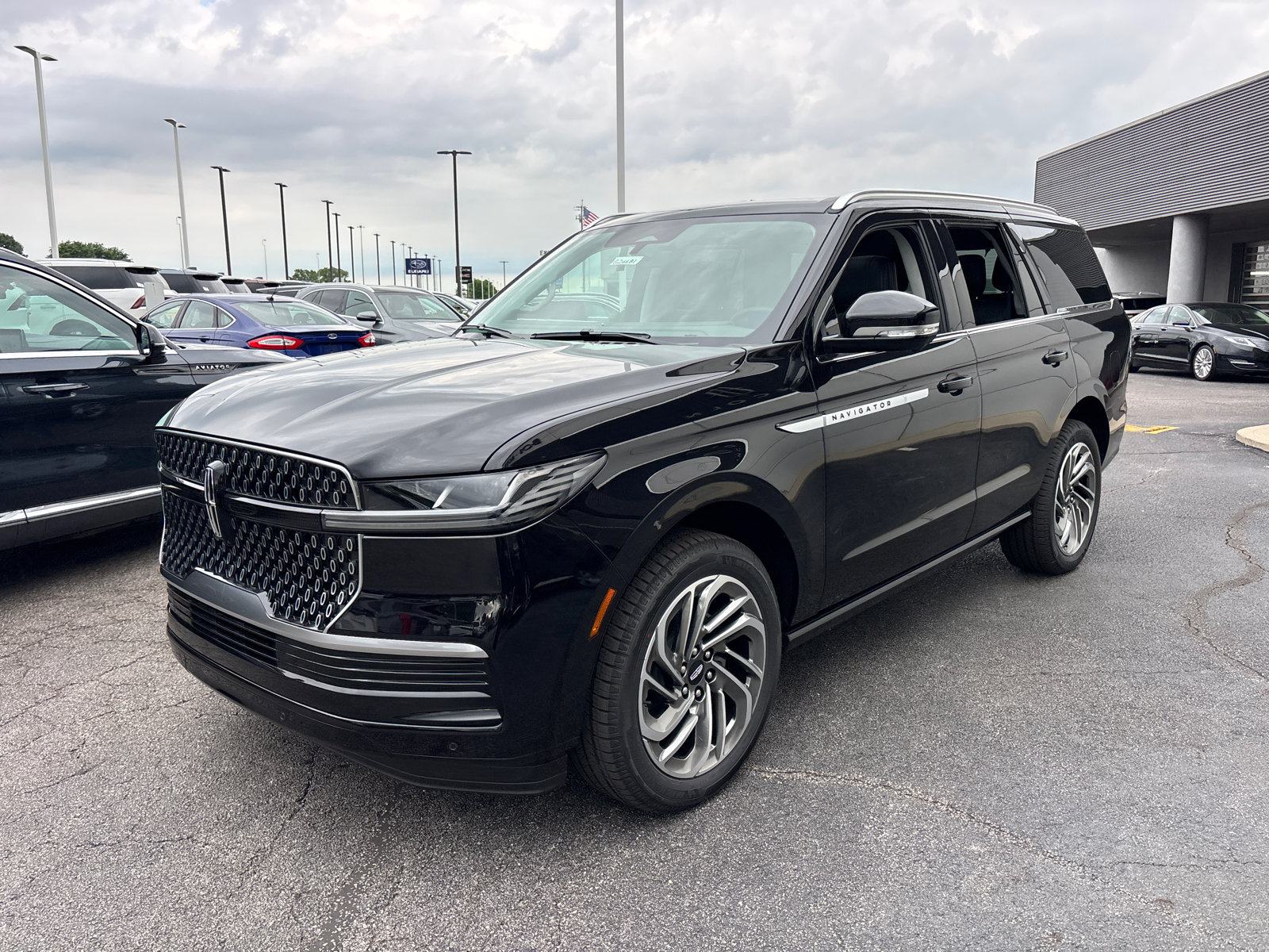 New 2026 Lincoln Navigator Reserve AWD/4WD image 3