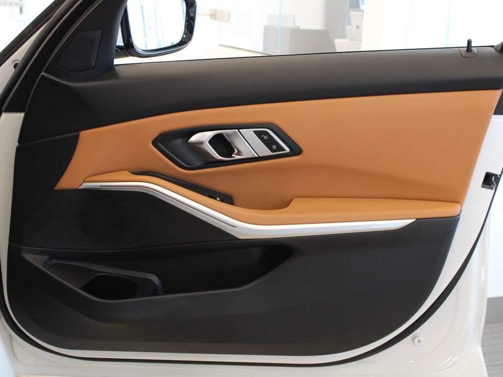 Used 2023 BMW 330i Sedan w/ Premium Package RWD image 16