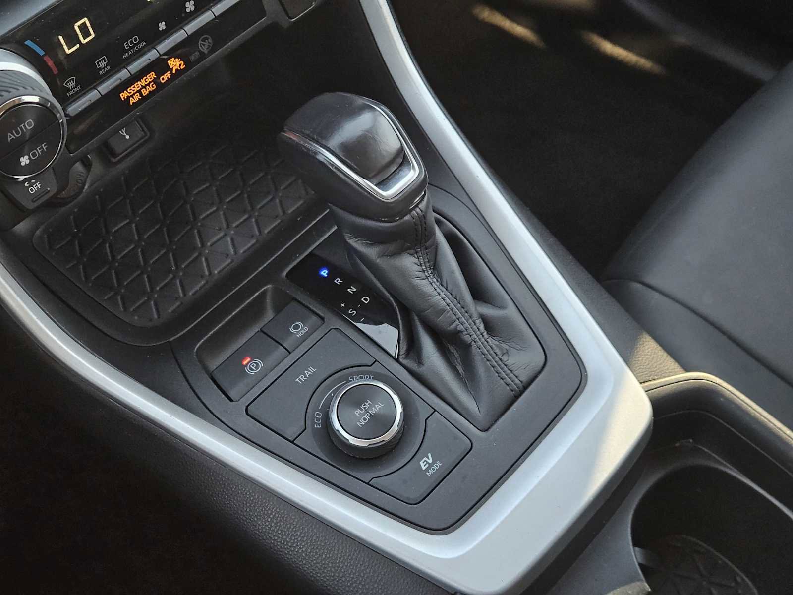 Used 2021 Toyota RAV4 XLE Premium image 19