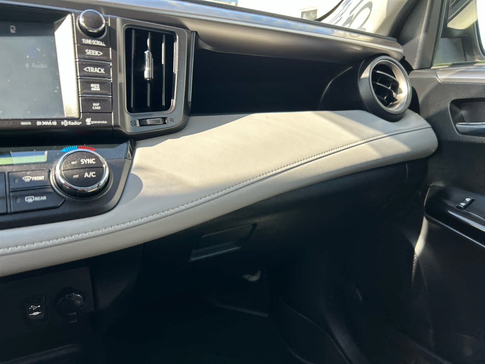 Used 2017 Toyota RAV4 Limited w/ Advanced Technology Package AWD/4WD image 23