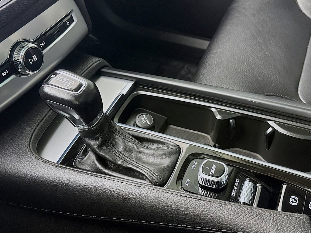 Used 2016 Volvo XC90 T6 Momentum w/ Vision Package AWD/4WD image 19