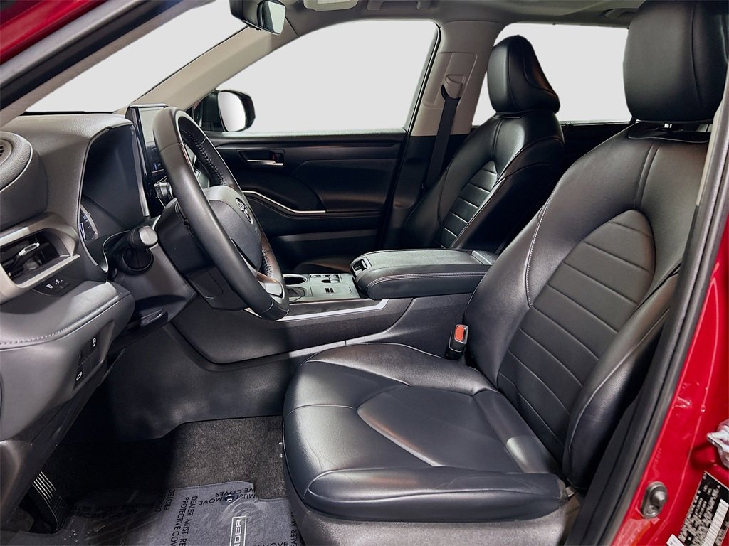 Used 2024 Toyota Highlander XLE image 18