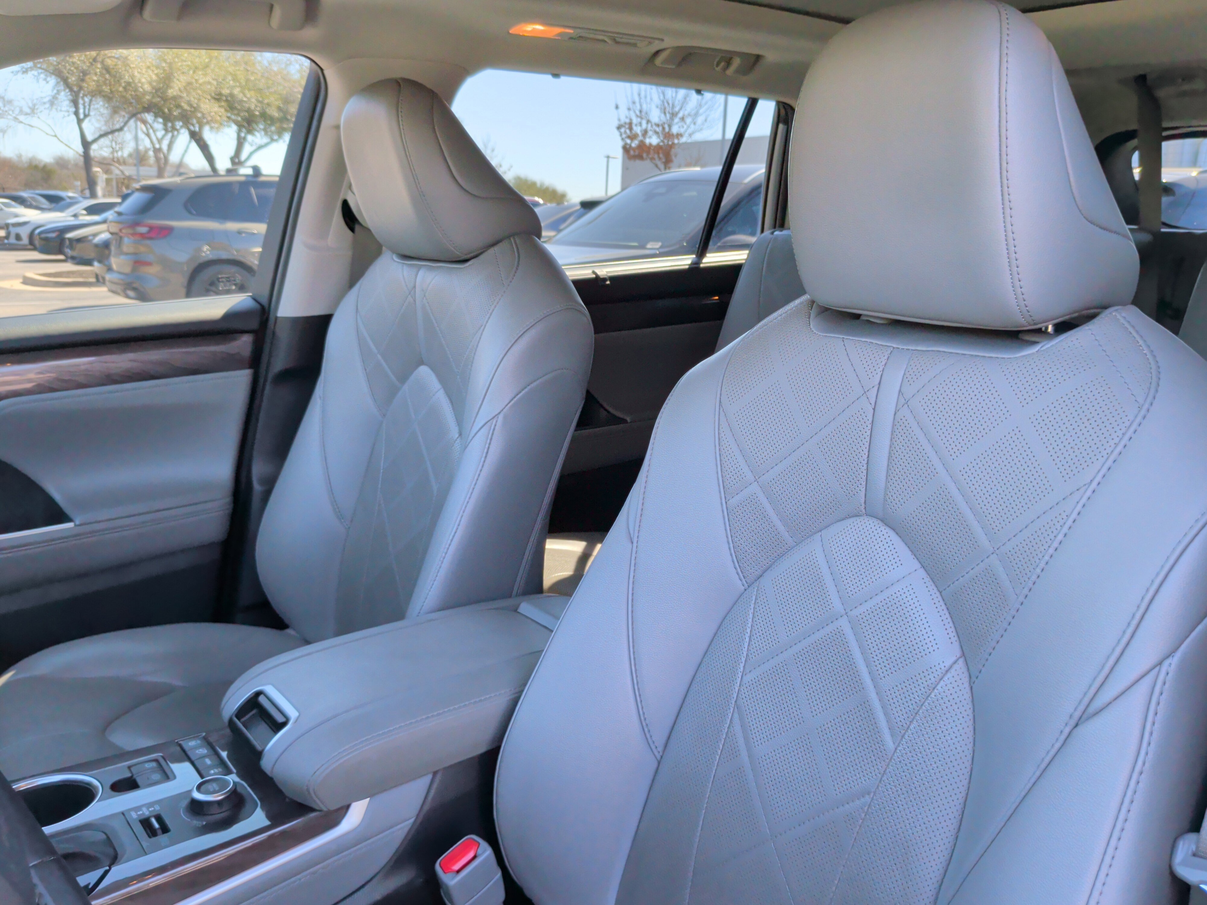 Used 2021 Toyota Highlander Platinum image 24