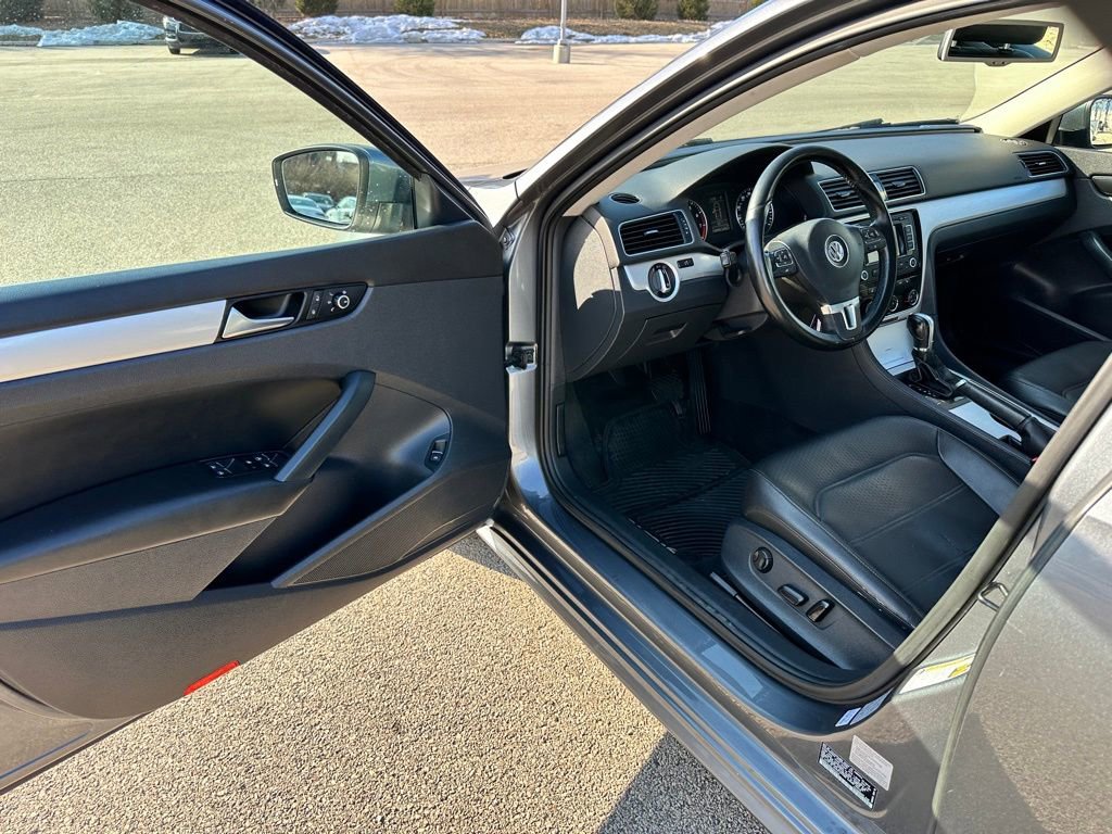 Used 2013 Volkswagen Passat 2.5 SE image 14