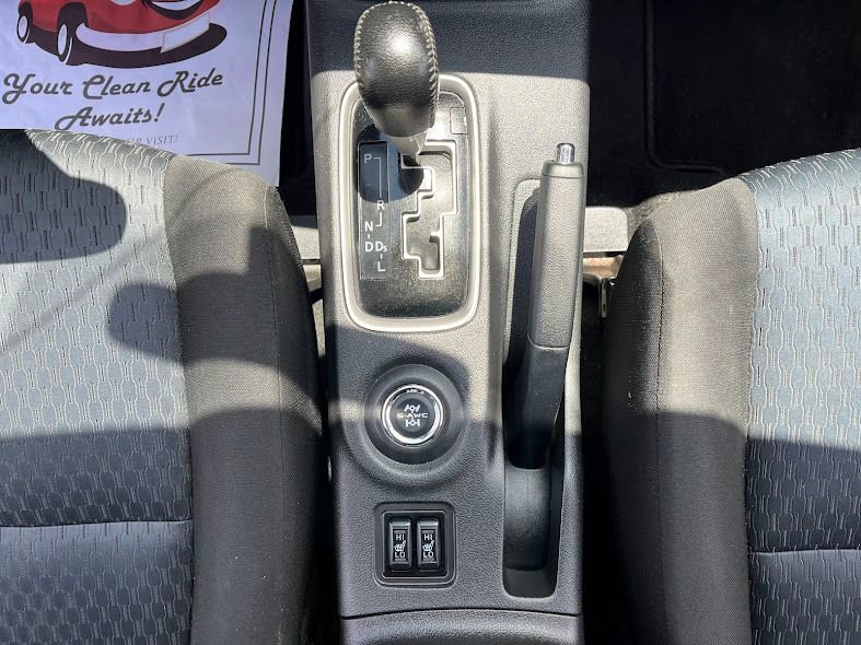 Used 2014 Mitsubishi Outlander SE AWD/4WD image 18