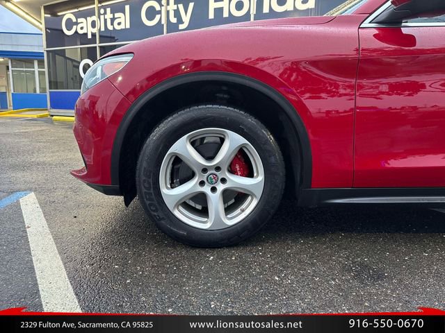 Used 2018 Alfa Romeo Stelvio AWD image 9