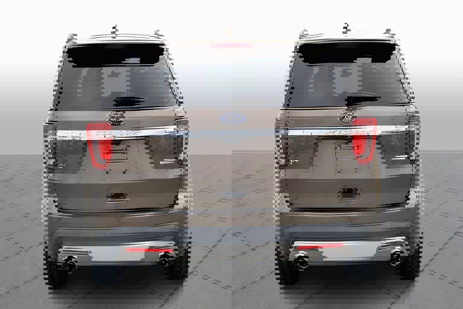 Used 2016 Ford Explorer XLT w/ Equipment Group 202A image 5