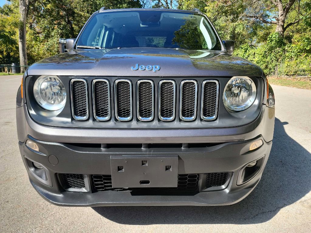 Used 2018 Jeep Renegade Latitude image 2