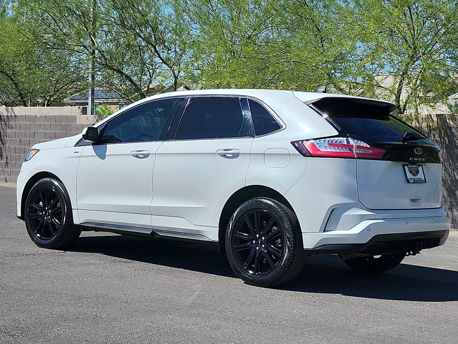 Used 2022 Ford Edge ST-Line w/ Class II Trailer Tow Package AWD/4WD image 6