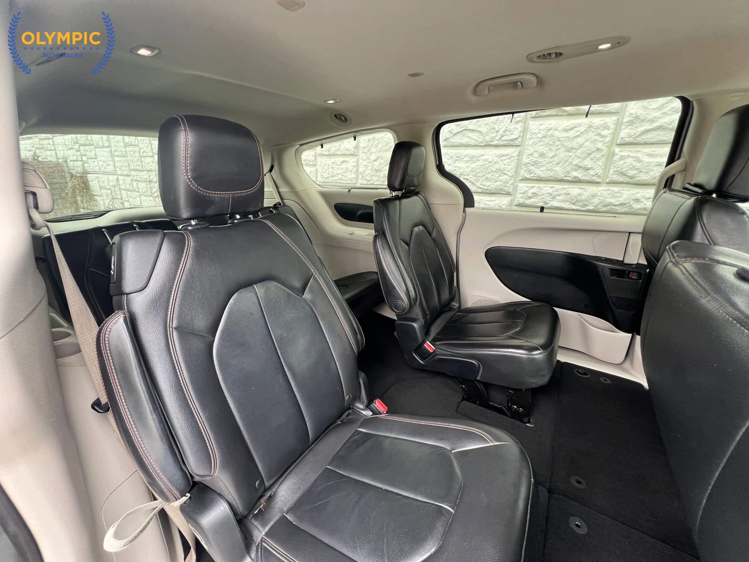 Used 2017 Chrysler Pacifica Touring-L image 41