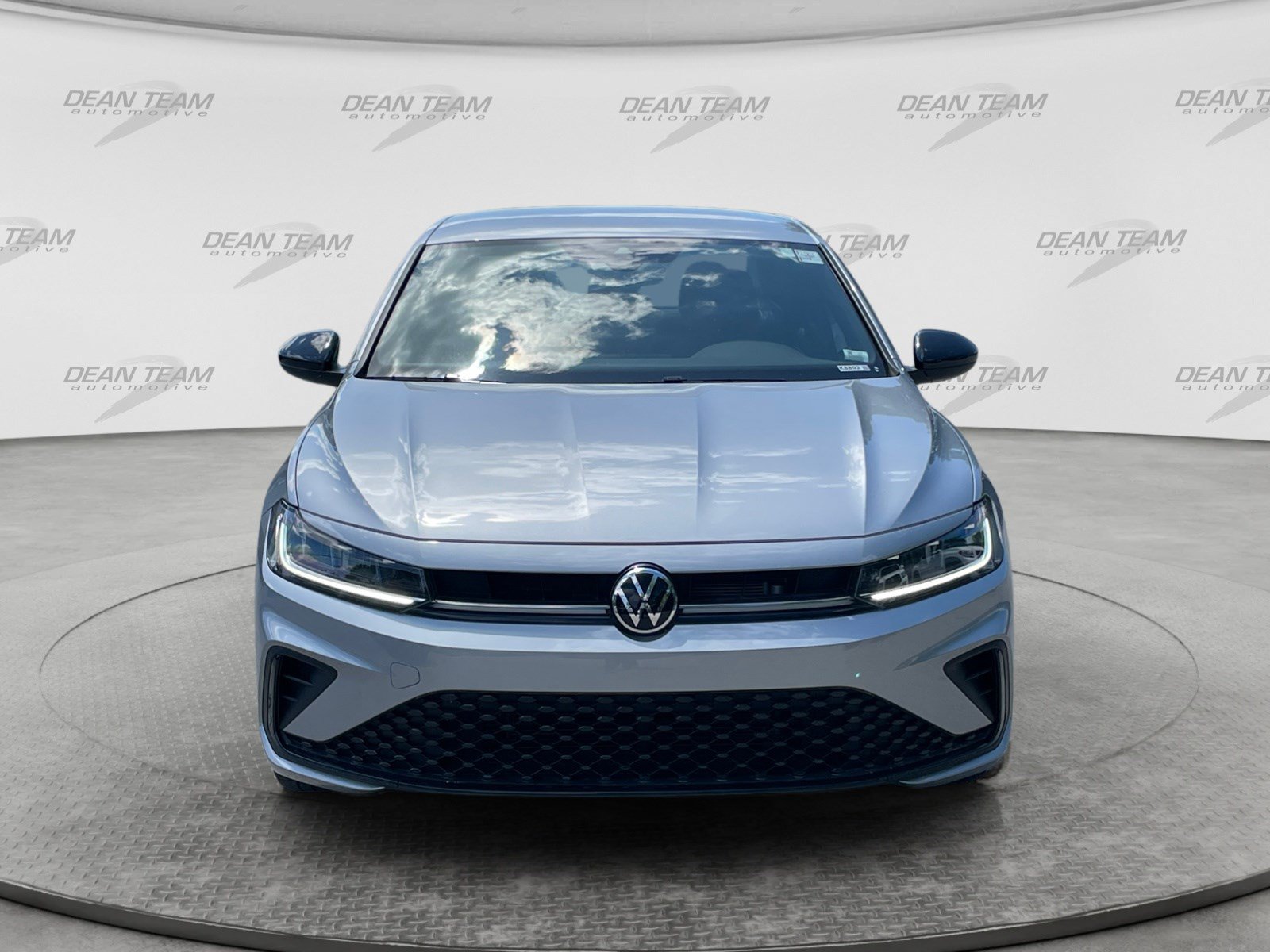 Used 2025 Volkswagen Jetta Sport FWD image 2