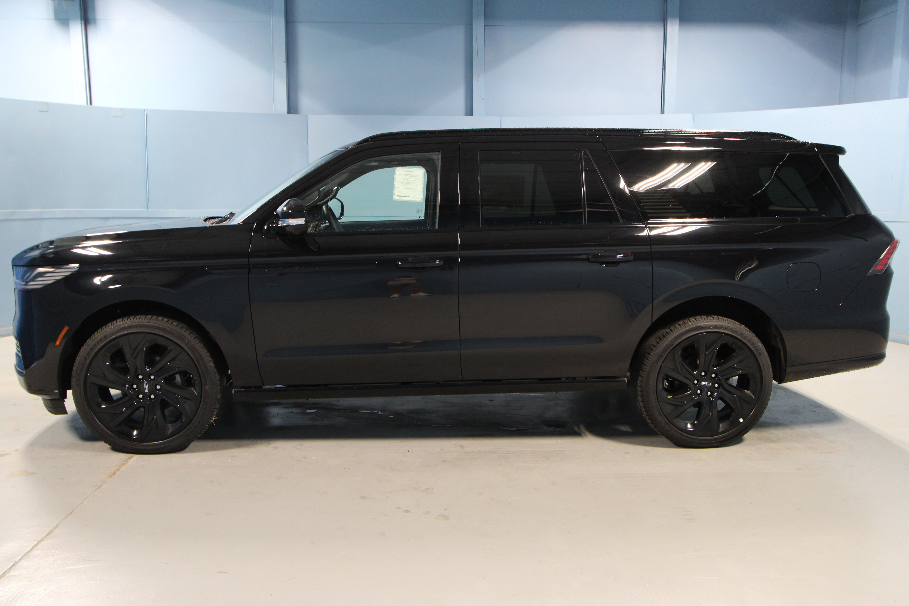 New 2027 Lincoln Navigator L Reserve w/ Jet Appearance Package AWD/4WD image 32