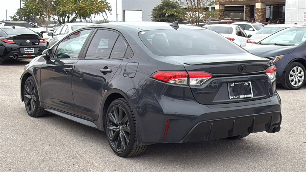 Used 2025 Toyota Corolla SE image 3