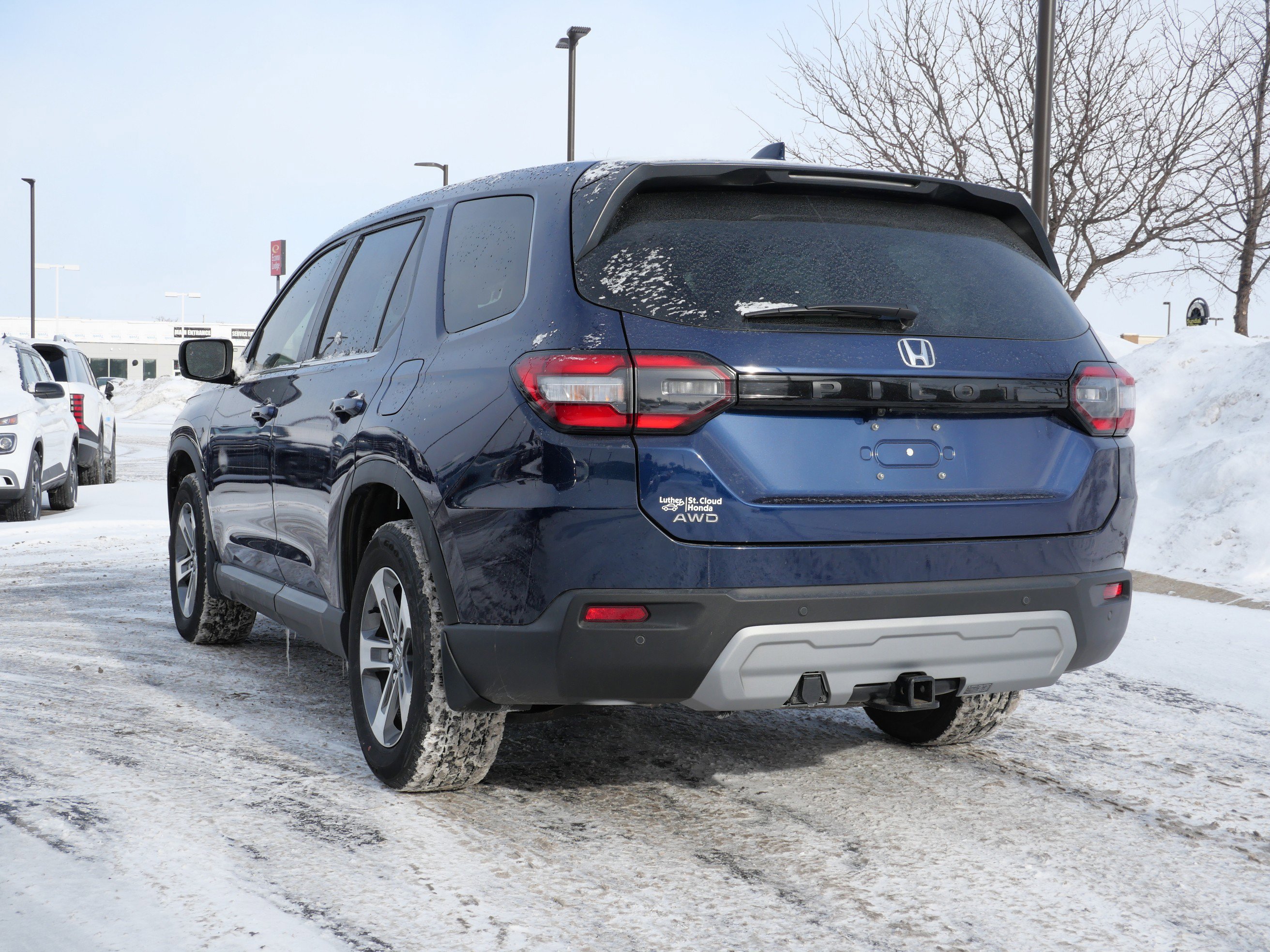 Used 2025 Honda Pilot EX-L image 3