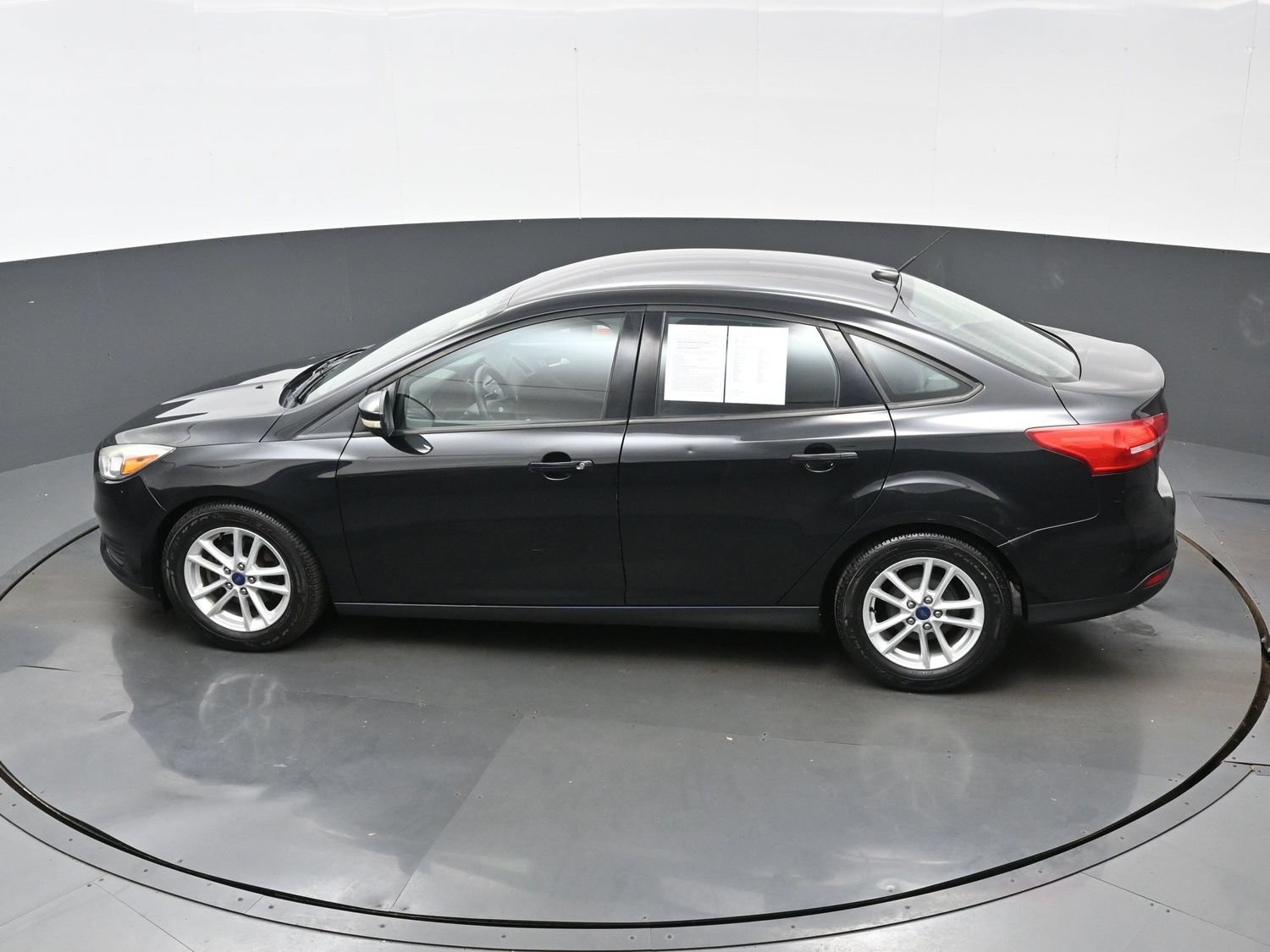 Used 2015 Ford Focus SE FWD image 32