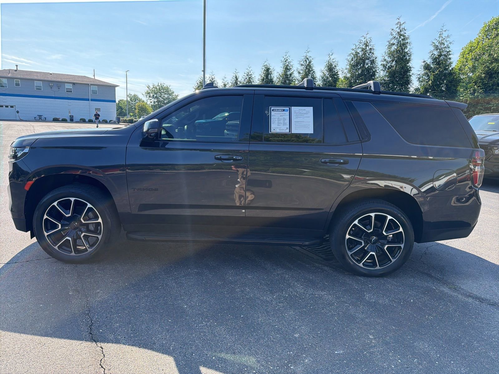 Used 2023 Chevrolet Tahoe RST w/ Luxury Package AWD/4WD image 2