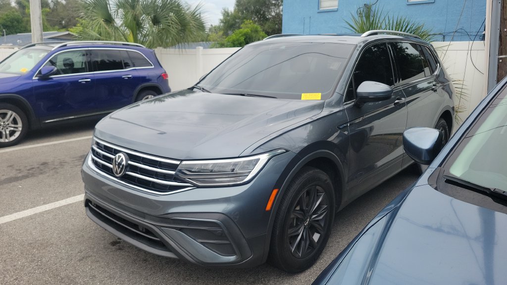 Used 2022 Volkswagen Tiguan SE w/ Panoramic Sunroof Package