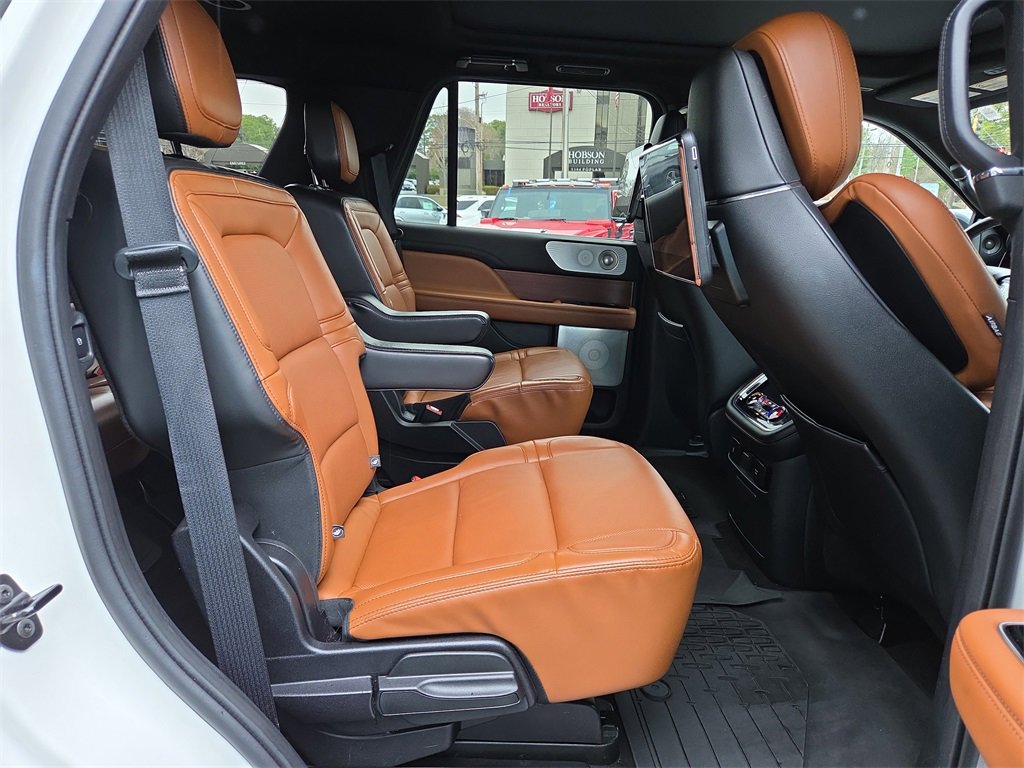 Used 2020 Lincoln Navigator Reserve w/ Luxury Package image 17