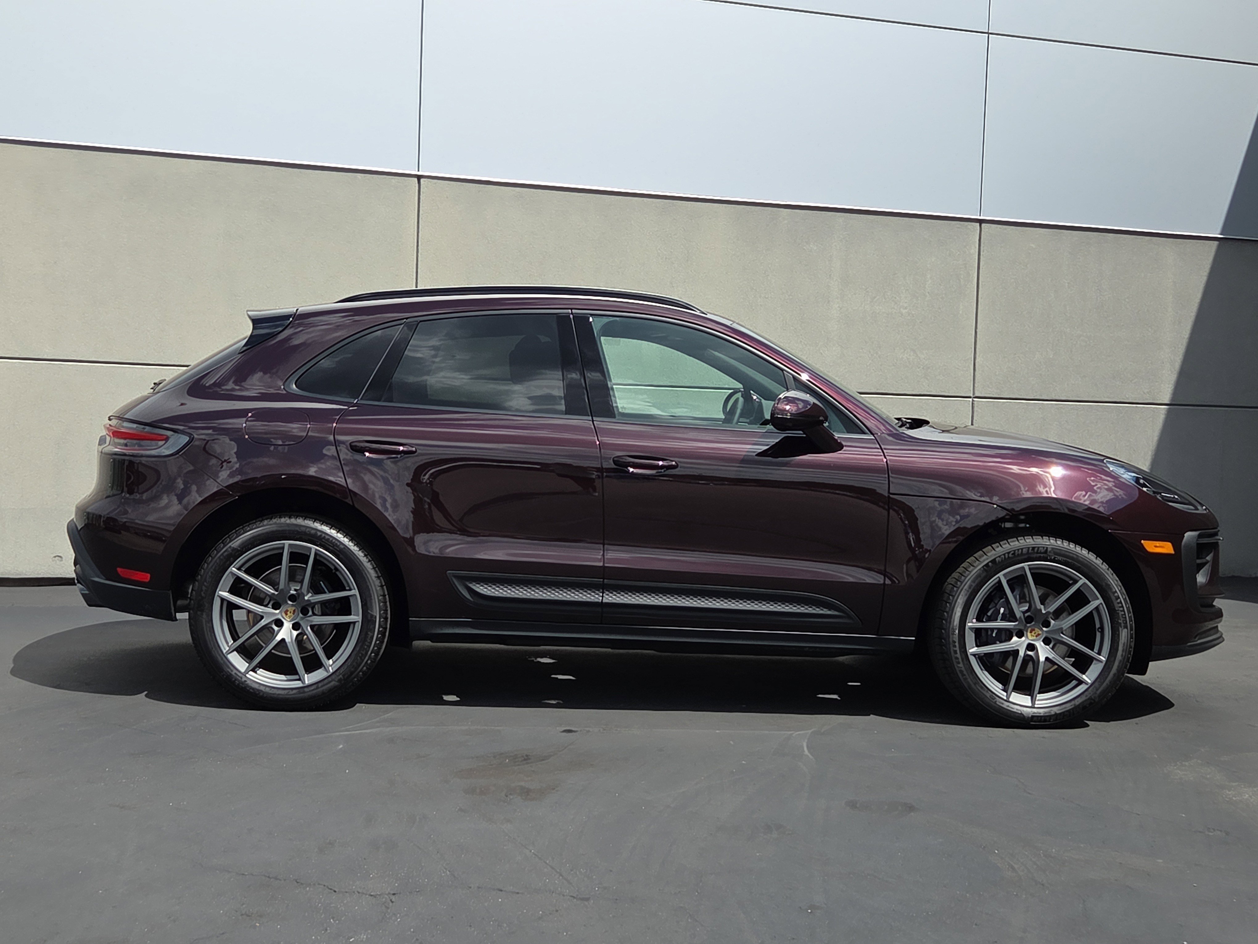 Used 2025 Porsche Macan AWD/4WD image 8