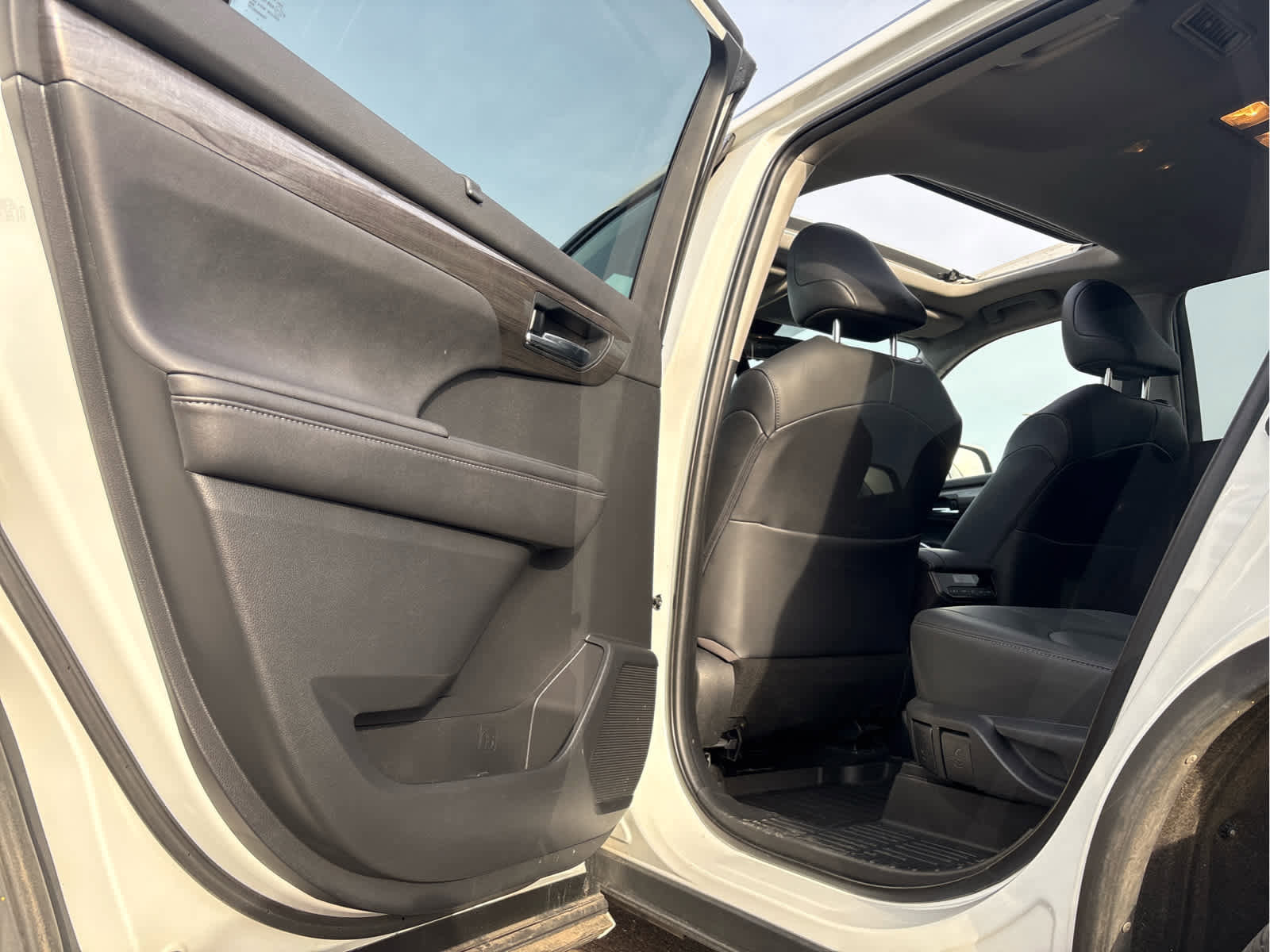 Used 2020 Toyota Highlander Limited image 14