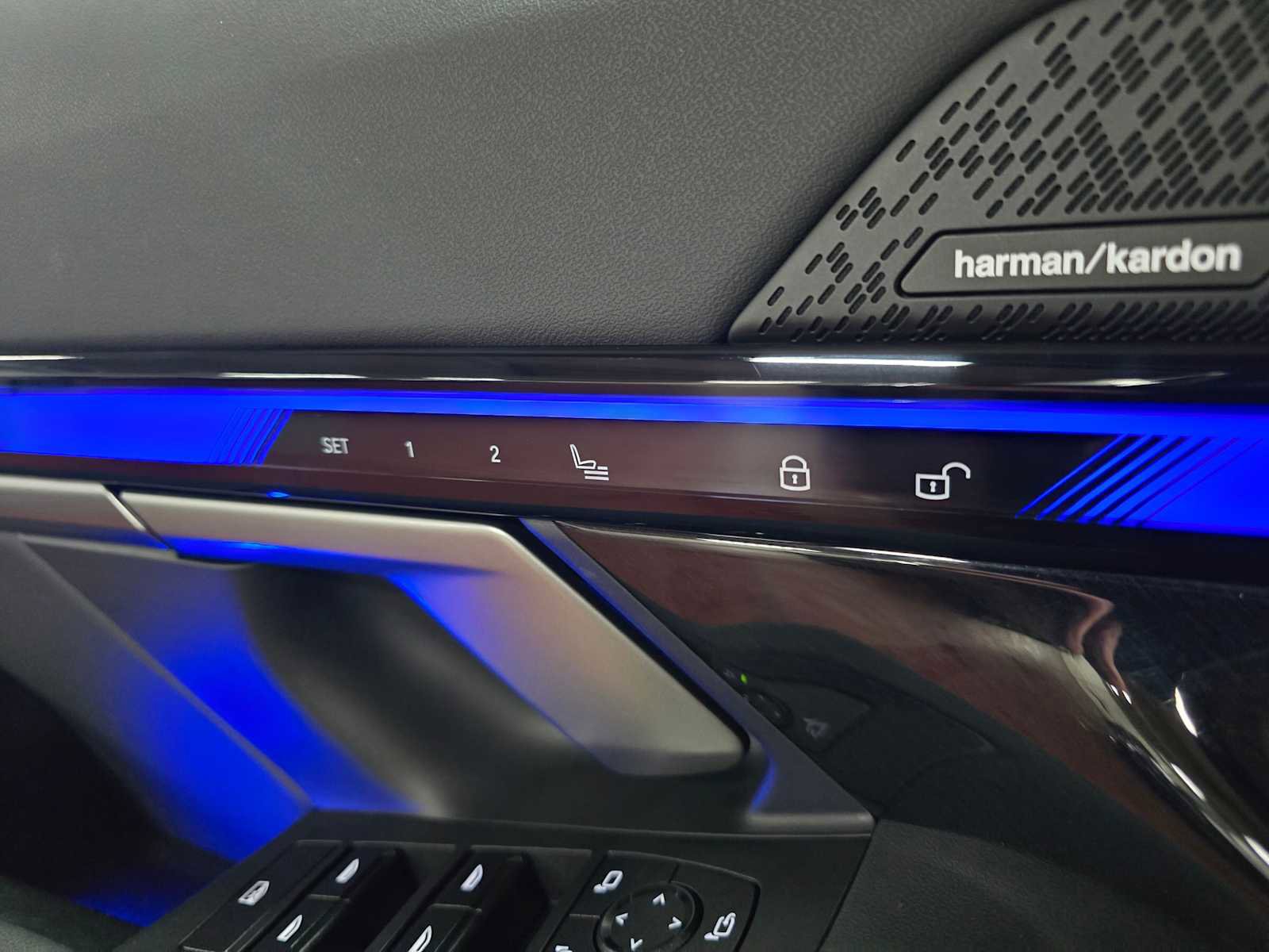 Used 2025 BMW i5 xDrive40 w/ Premium Package image 26