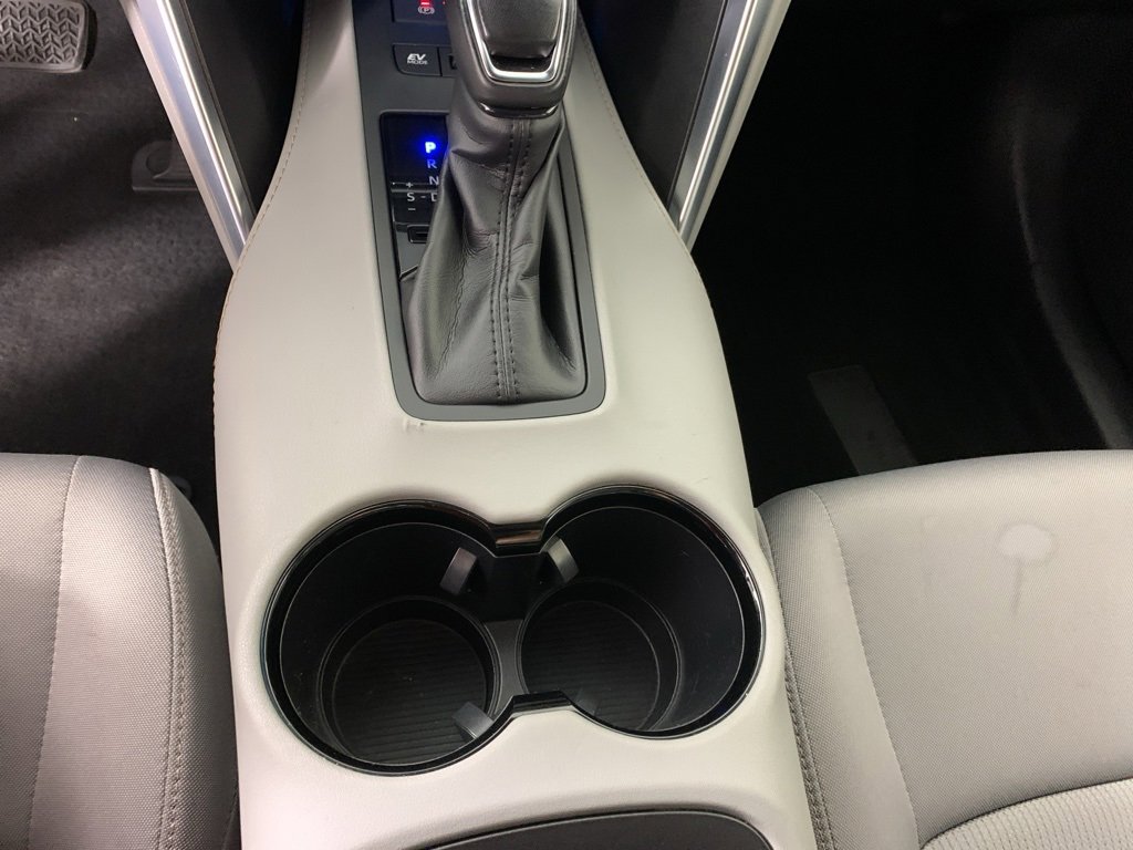 Used 2021 Toyota Venza LE image 13