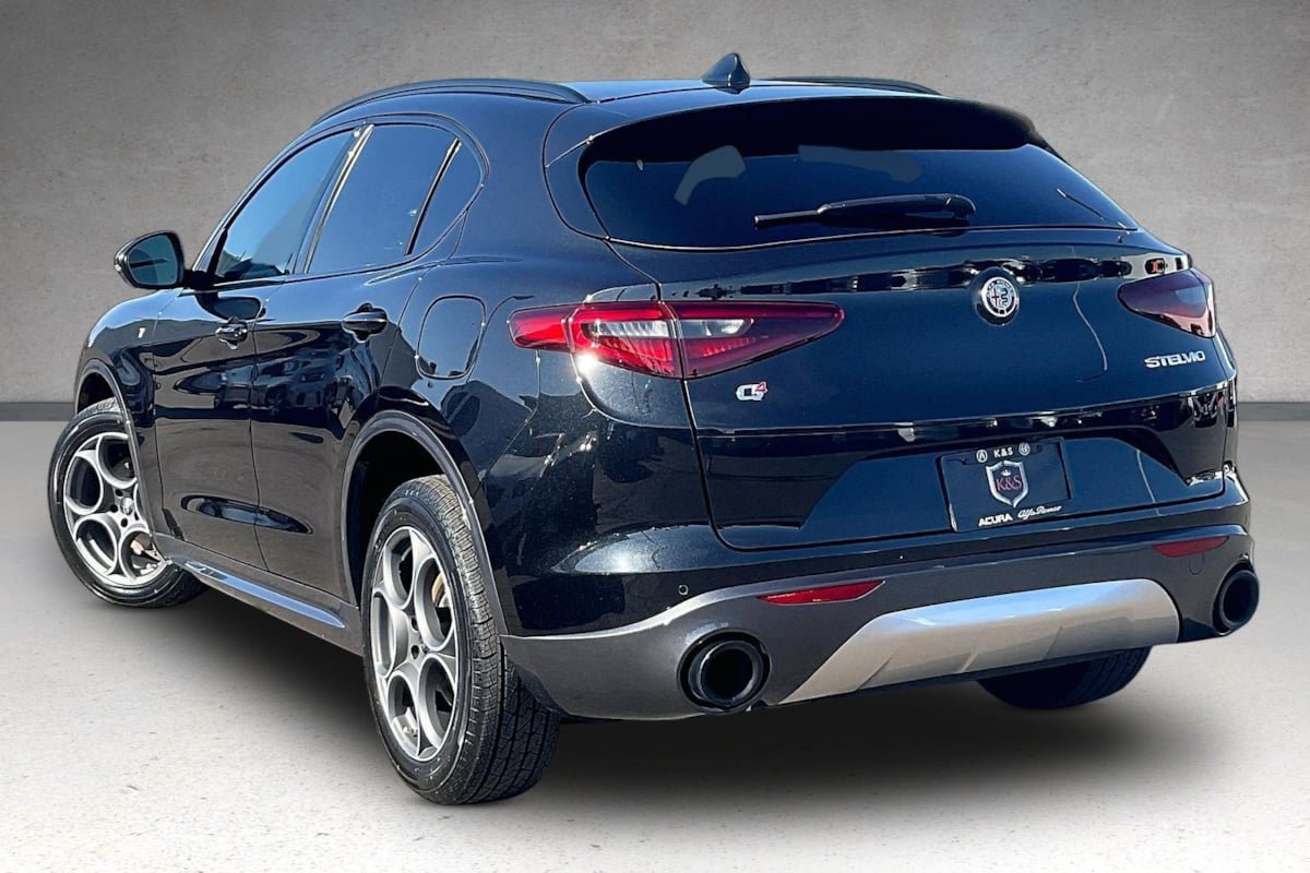 Used 2023 Alfa Romeo Stelvio Ti AWD/4WD image 33