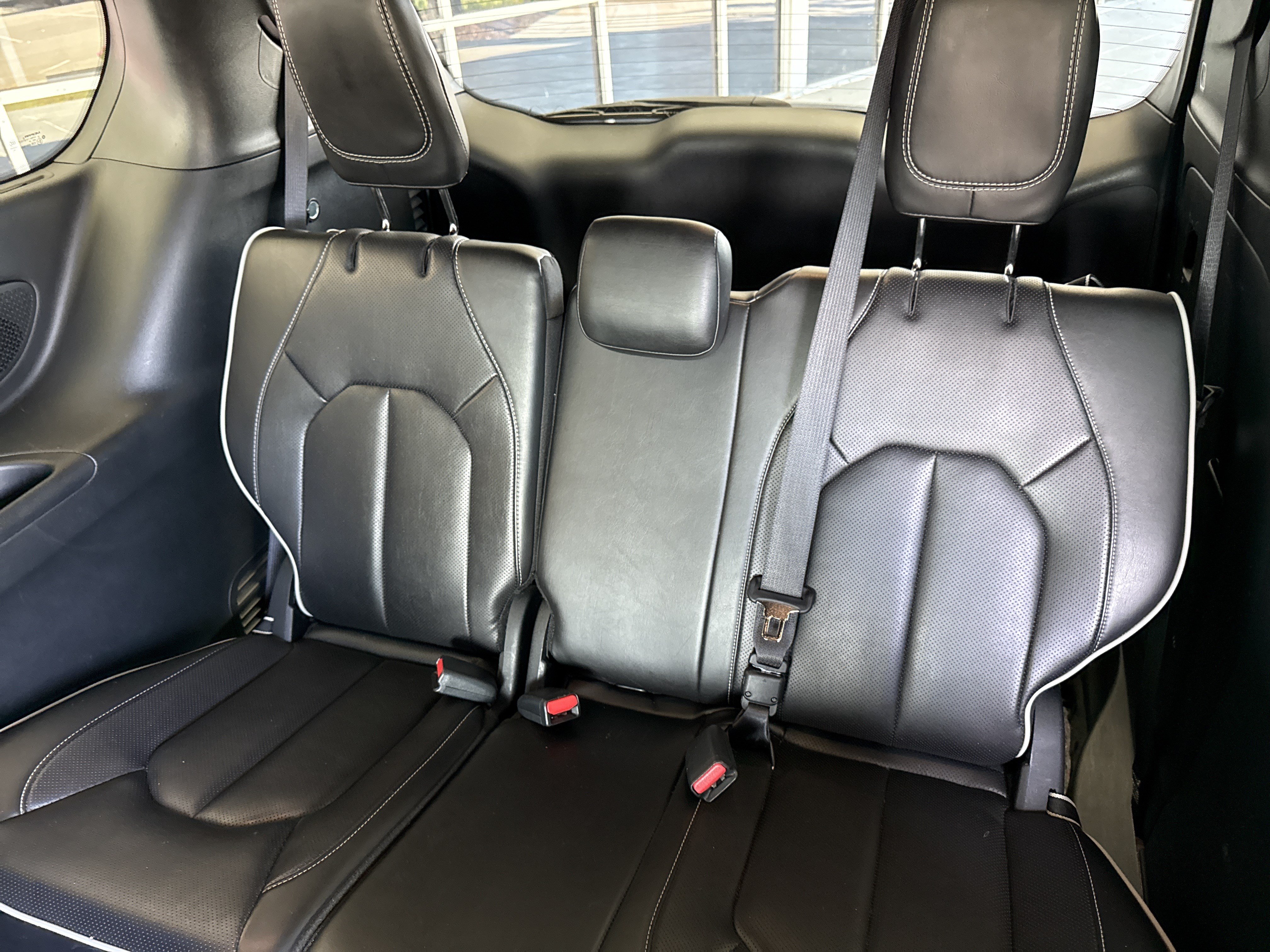 Used 2025 Chrysler Pacifica Limited FWD image 20