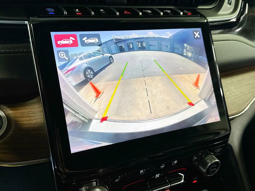 Used 2023 Jeep Grand Cherokee Summit w/ Advanced Protech Group IV AWD/4WD image 27