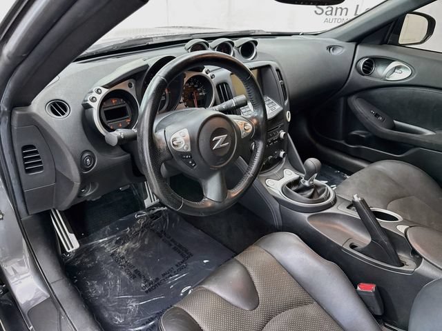Used 2017 Nissan 370Z Touring RWD image 9