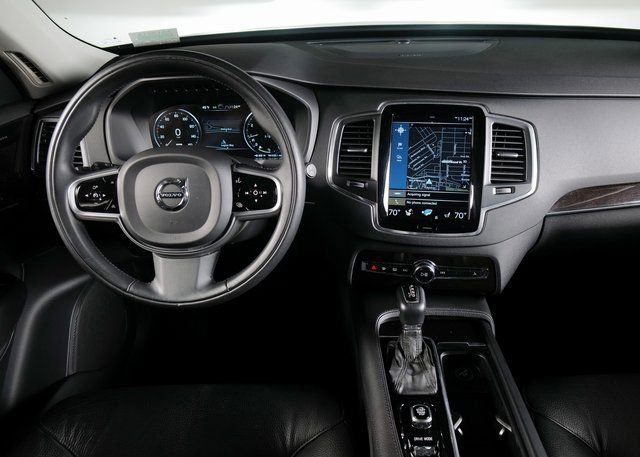 Used 2019 Volvo XC90 T5 Momentum w/ Multimedia Package image 13