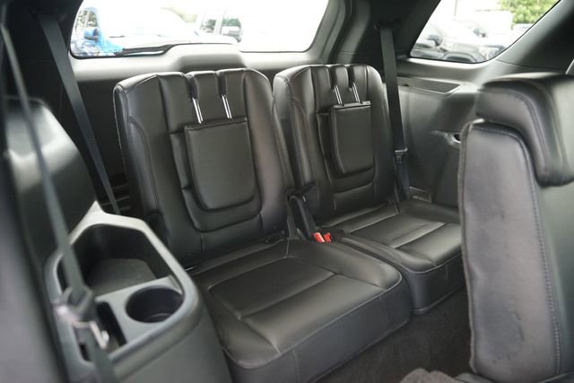 Used 2017 Ford Explorer XLT w/ Equipment Group 202A FWD image 15