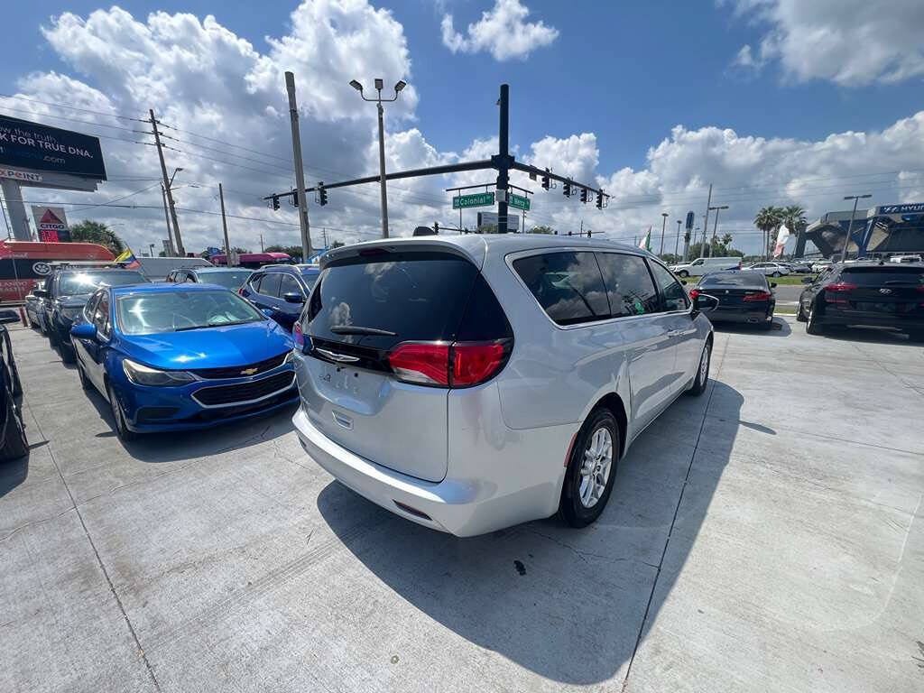 Used 2023 Chrysler Voyager LX FWD image 14