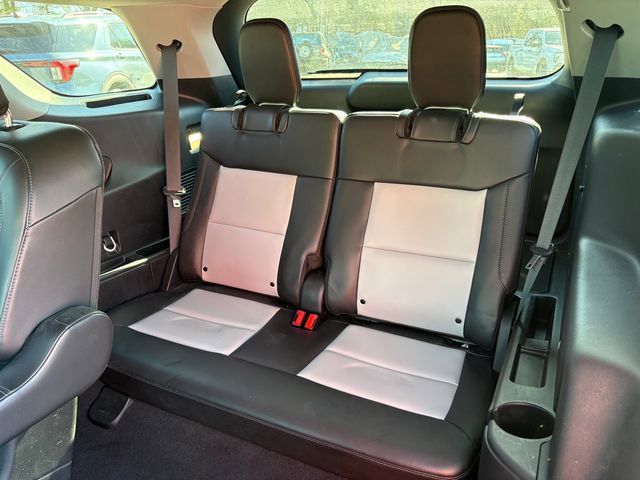 Used 2023 Ford Explorer XLT w/ Equipment Group 202A image 8