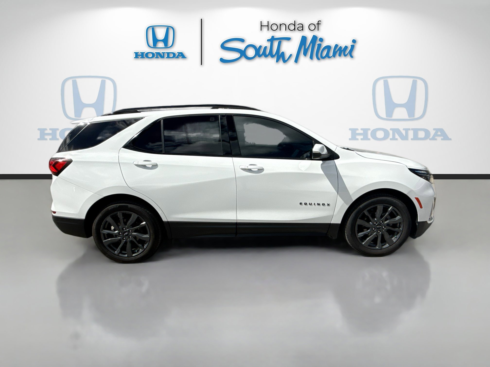 Used 2022 Chevrolet Equinox RS w/ RS Leather Package image 8