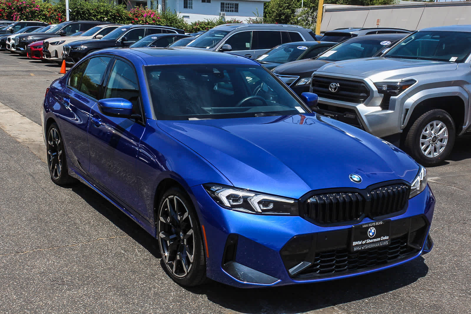 Used 2026 BMW 330i Sedan w/ M Sport Package RWD image 3