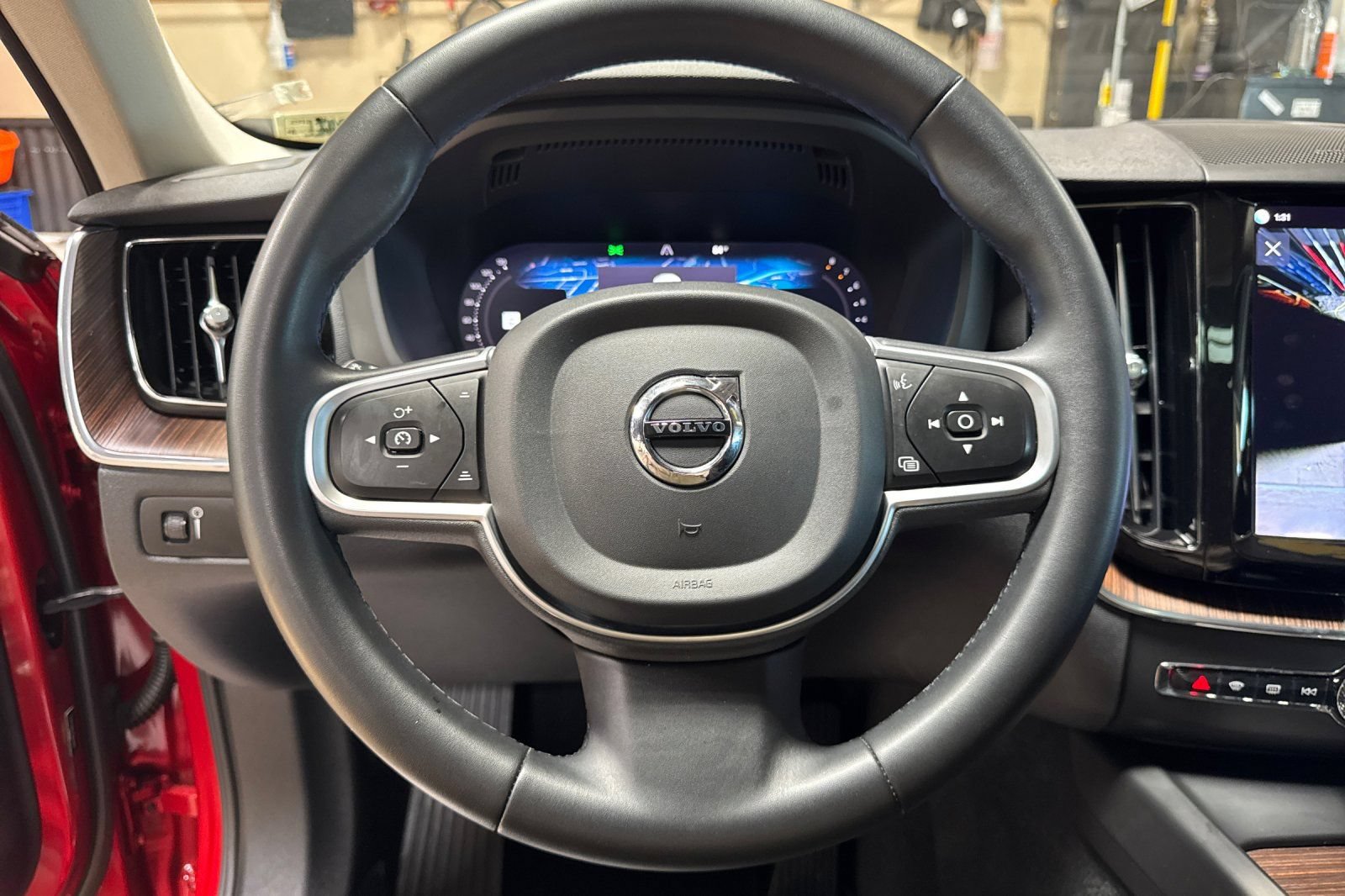 Used 2022 Volvo XC60 B5 Momentum w/ Advanced Package AWD/4WD image 26