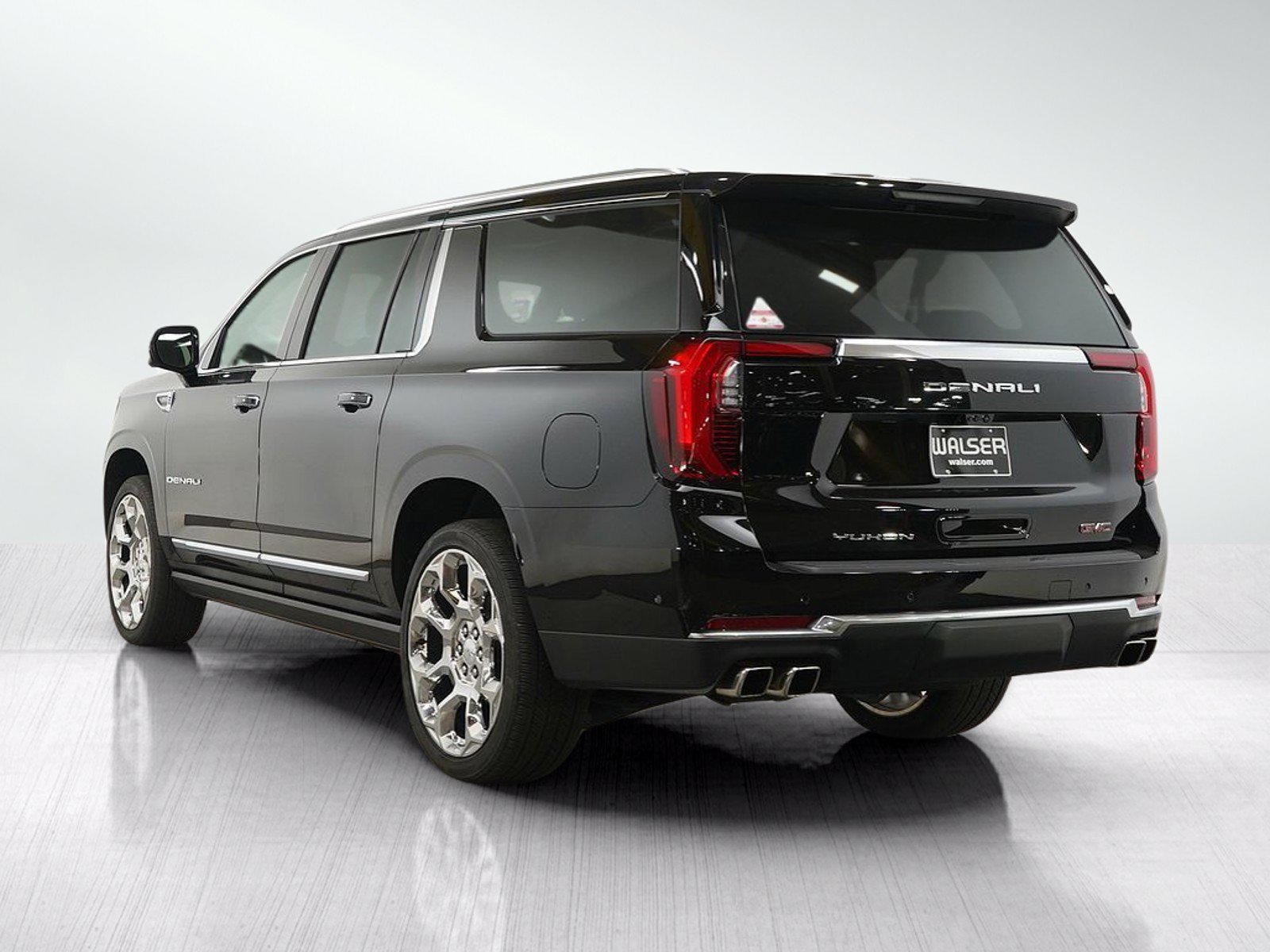 Used 2025 GMC Yukon XL Denali w/ Denali Reserve Package AWD/4WD image 3
