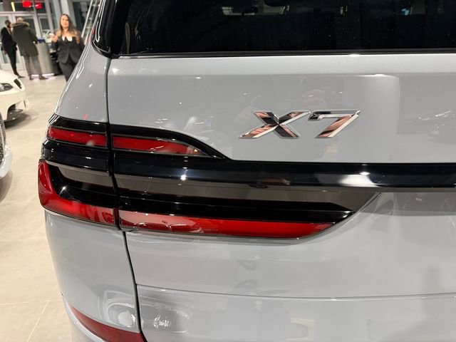 Used 2026 BMW X7 xDrive40i w/ M Sport Package image 38