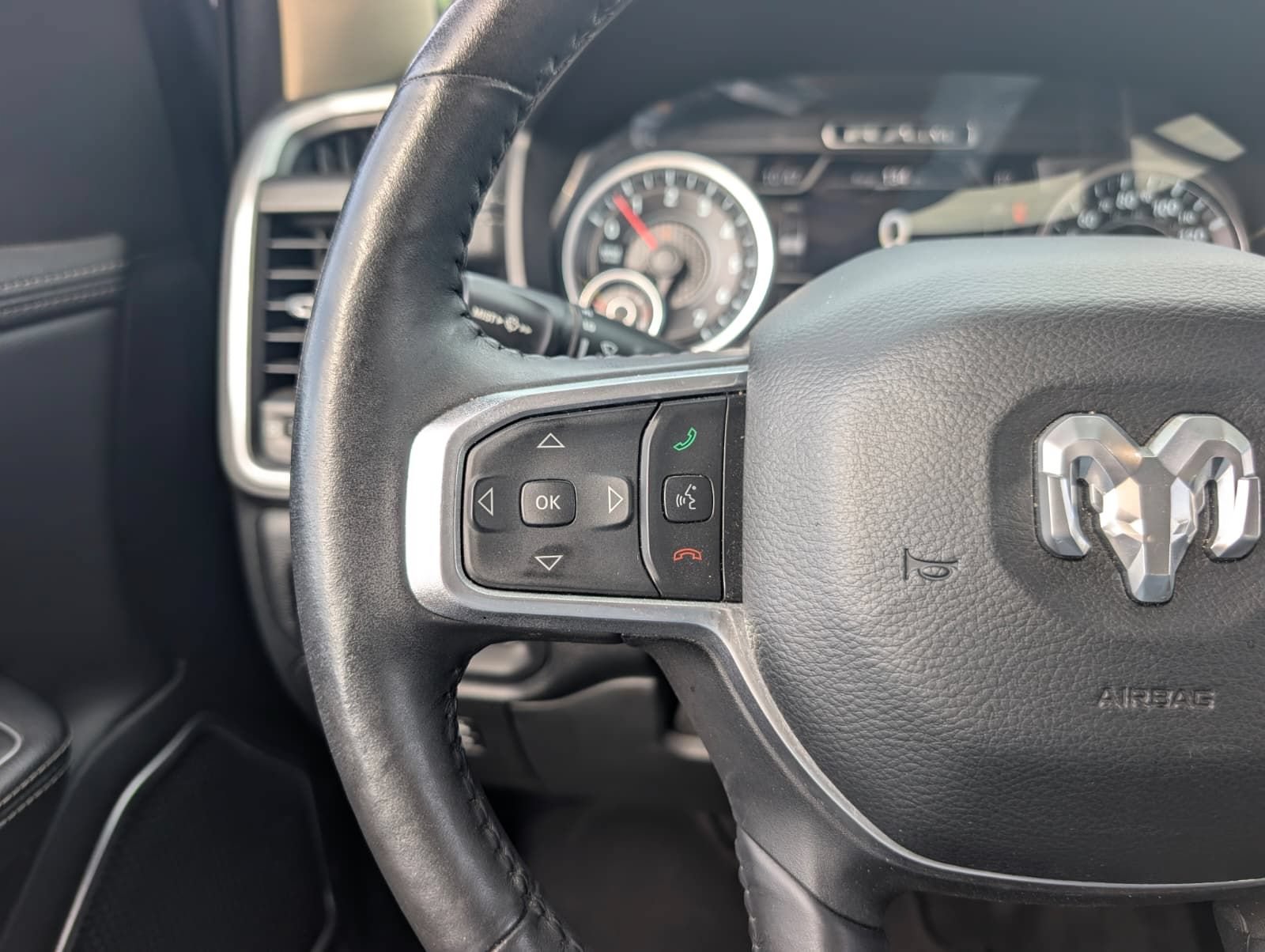 Used 2020 RAM 1500 Laramie AWD/4WD image 30