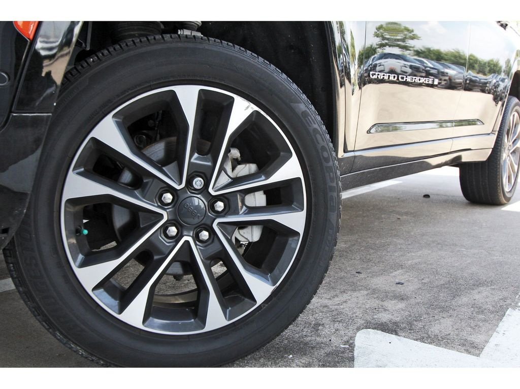 Used 2023 Jeep Grand Cherokee Overland AWD/4WD image 29