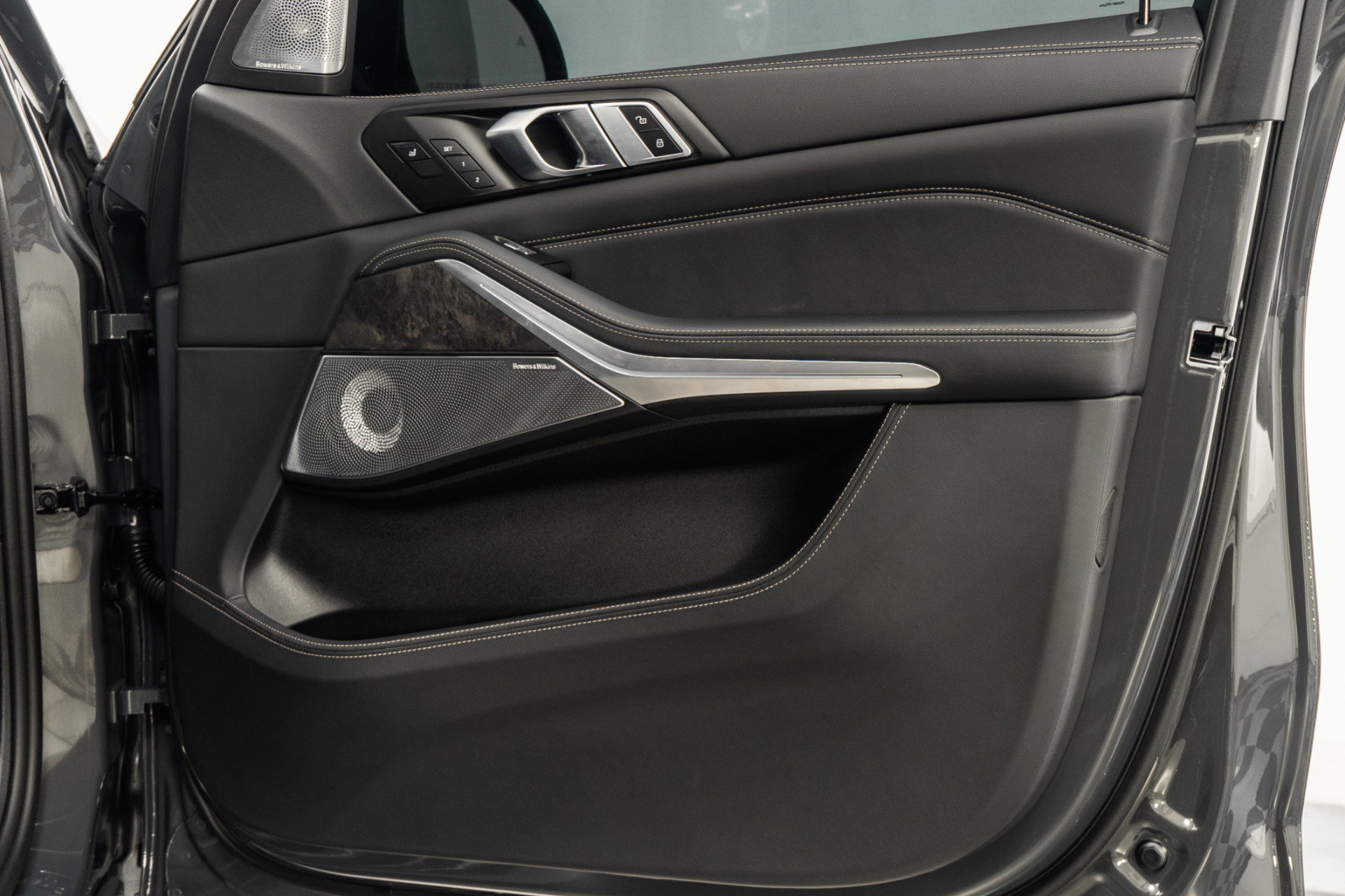 Used 2025 BMW X7 M60i image 41