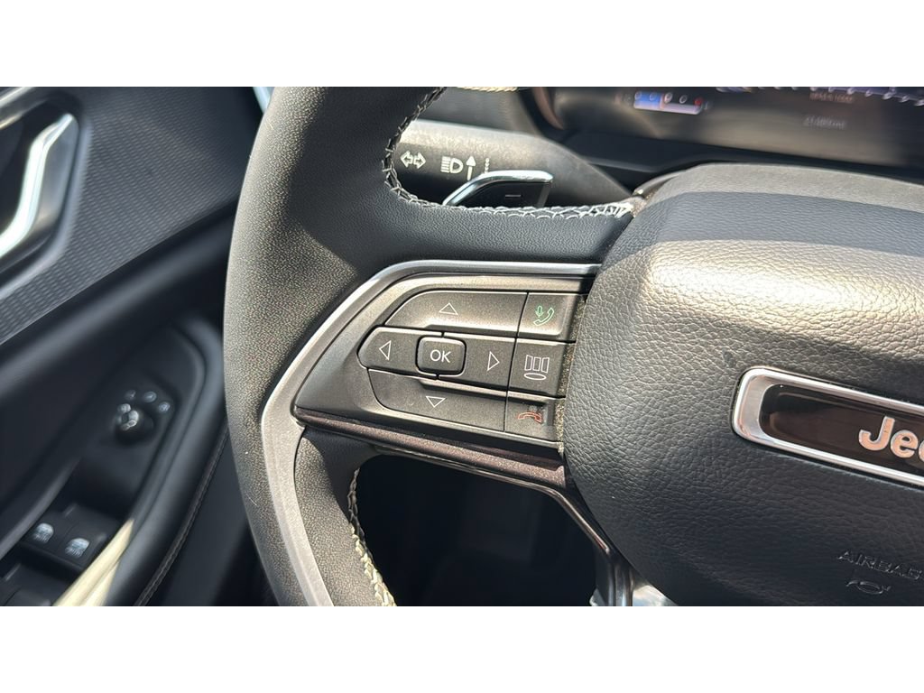 Used 2023 Jeep Grand Cherokee Altitude AWD/4WD image 21