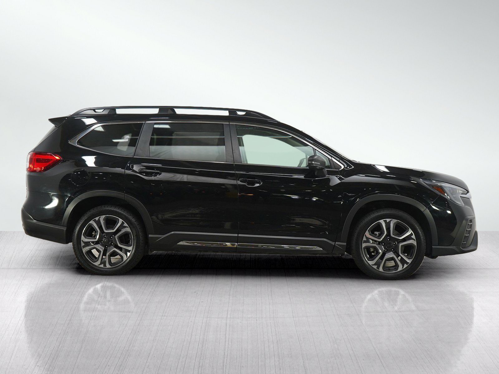 Used 2023 Subaru Ascent Limited w/ Technology Package AWD/4WD image 6