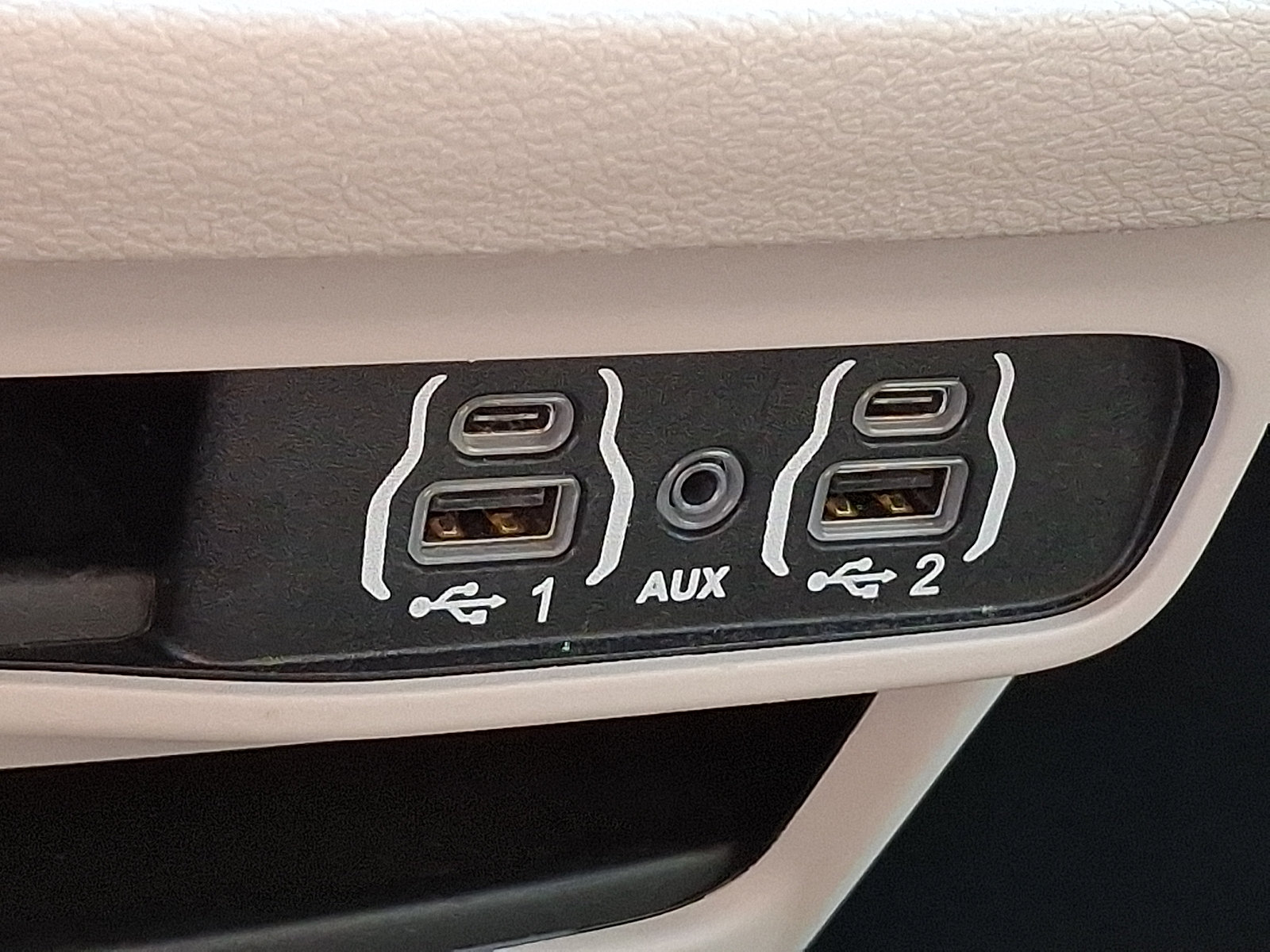 Used 2023 Chrysler Pacifica Touring-L FWD image 25